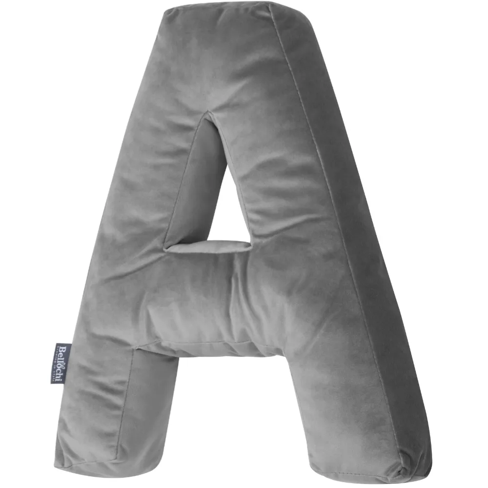 Oreiller décoratif en velours en forme de lettre A gris